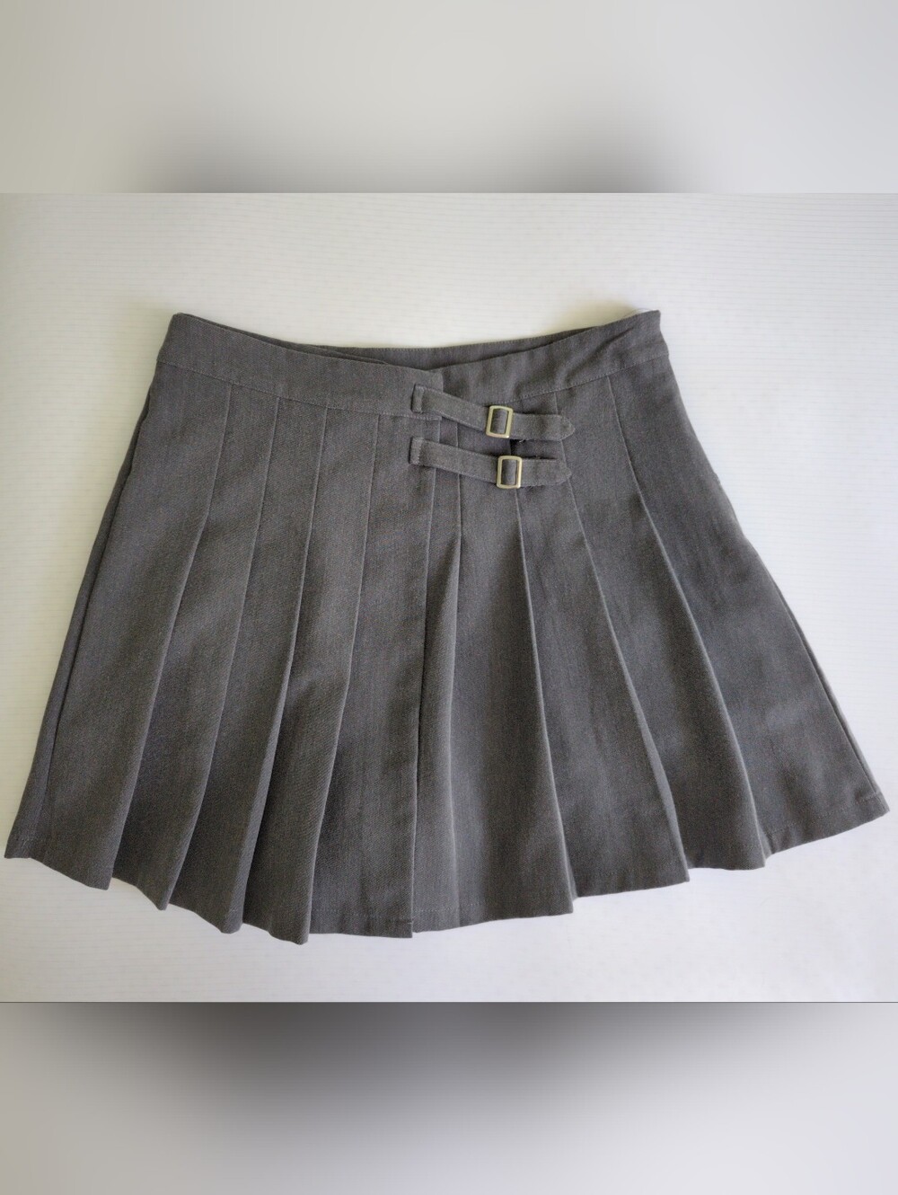 Vintage Y2K Grey Pleated Mini Skirt Skort With Buckle And Built In Shorts